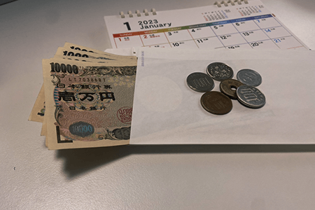 銀行は金利が低いが無利息期間がない